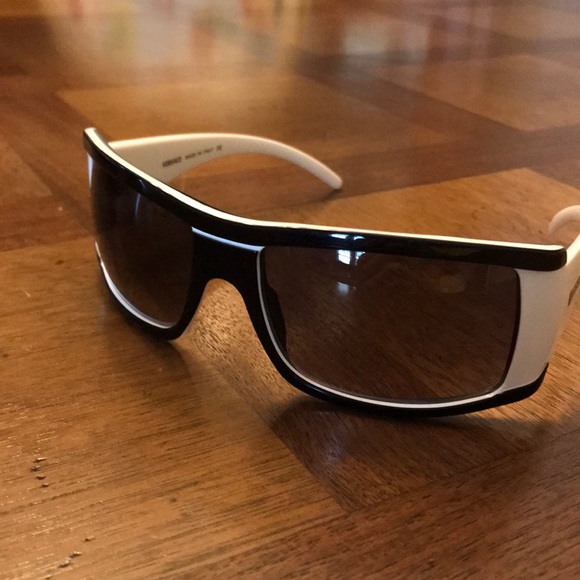 Versace Sunglasses - Picture 6 of 6